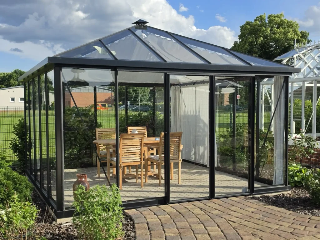 Pavillon Pyramide PYR384